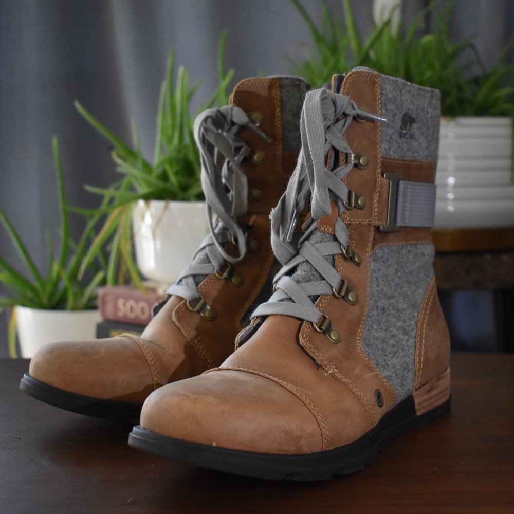 SOREL Major Carly Boot- reposh, have worn twice, they are just a little too big.